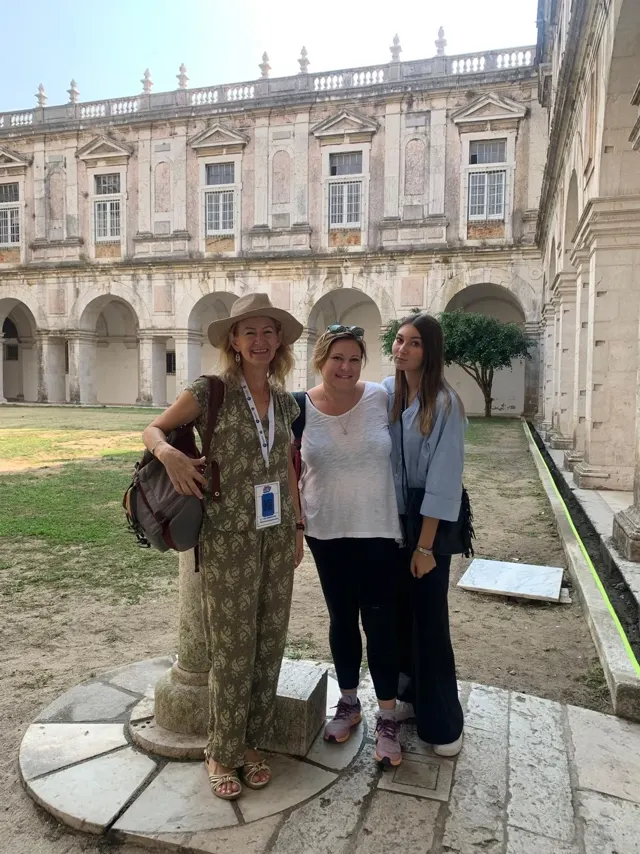 Guests in the Manueline cloisters of Jerónimos Monastery